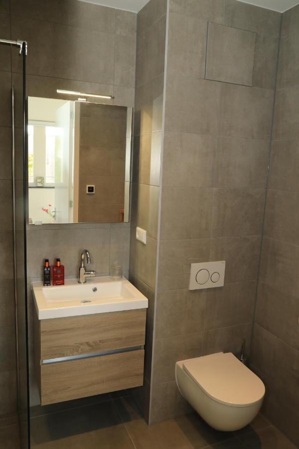 B&B De Zwanebloem Άμστερνταμ Εξωτερικό φωτογραφία